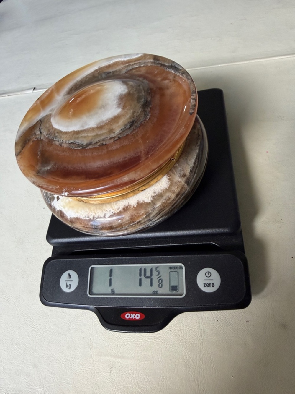 #Onyx or Agate round box